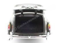 Cochesdemetal.es 1964 Rolls-Royce Phantom V Mulliner Park Ward Limousine Verde Racing 1:18 Paragon Models 38217