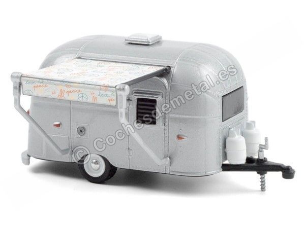 Cochesdemetal.es 1961 Caravana Airstream 16’ Bambi con Toldo "Hitched Homes Series 9" 1:64 Greenlight 34090F