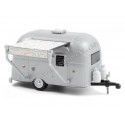 Cochesdemetal.es 1961 Caravana Airstream 16’ Bambi con Toldo "Hitched Homes Series 9" 1:64 Greenlight 34090F