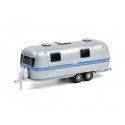 Cochesdemetal.es 1971 Caravana Airstream Double-Axle Land Yacht Safari "Hitched Homes Series 10" 1:64 Greenlight 34100A