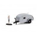 Cochesdemetal.es 1956 Caravana Teardrop Trailer + Mochilero "Hitched Homes Series 10" 1:64 Greenlight 34100F