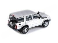 Cochesdemetal.es 2014 Toyota Land Cruiser LC76 French Vanilla 1:64 Paragon Models 55311