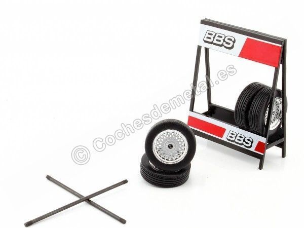 Expositor de Ruedas BBS con Dos Ejes y Cuatro Ruedas 1:18 IXO Models SET009W