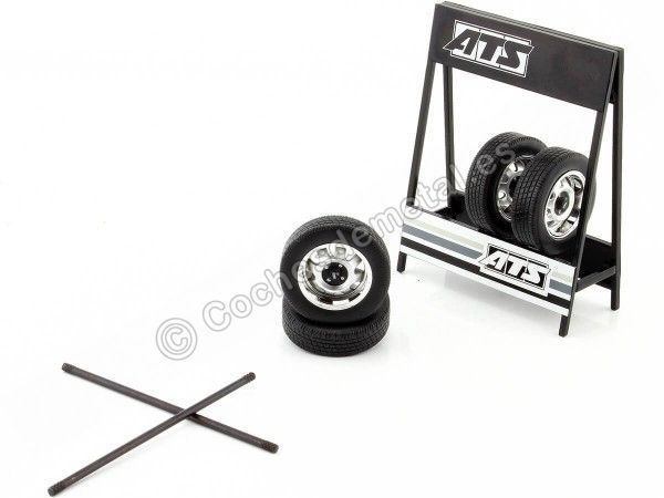 Expositor de Ruedas ATS Cup con Dos Ejes y Cuatro Ruedas 1:18 IXO Models SET012W