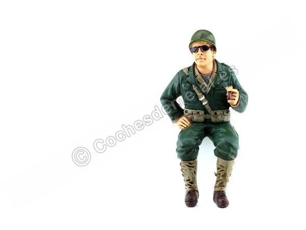 Cochesdemetal.es Figura de resina "WWII USA Soldier Figura III" 1:18 American Diorama 77412