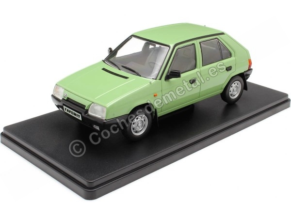 1987 Skoda Favorit Verde Claro 1:24 WhiteBox 124197