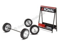 Expositor de Ruedas Ronal Turbo con Dos Ejes y Cuatro Ruedas 1:18 I...