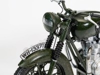 1962 Triumph TR6 Trophy "La Gran Evasión - Steve McQueen" Verde Sucio 1:12 Corgi CC08501