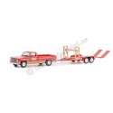 1982 GMC K-2500 Sierra Grande + Remolque de Vehículos The Busted Knuckle "Hitch & Tow Series 25" 1:64 Greenlight 32250B