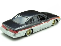 1998 Ford Crown Victoria Lowrider Plateado/Negro Decorado 1:24 Moto...