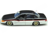 1998 Ford Crown Victoria Lowrider Plateado/Negro Decorado 1:24 Moto...