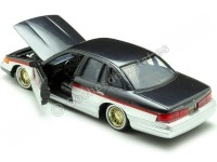 1998 Ford Crown Victoria Lowrider Plateado/Negro Decorado 1:24 Moto...