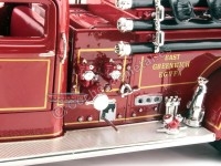 Cochesdemetal.es 1938 Mack Type 75 Camión de Bomberos Rojo 1:24 Lucky Diecast 20158