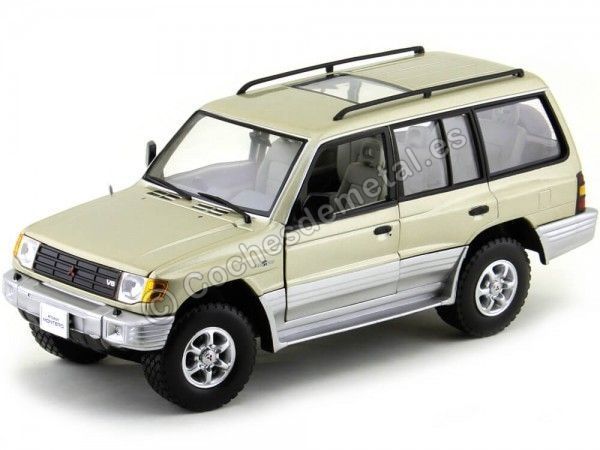 Cochesdemetal.es 1998 Mitsubishi Montero Long 3.5 V6 Champan 1:18 Sun Star 1227