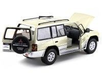 Cochesdemetal.es 1998 Mitsubishi Montero Long 3.5 V6 Champan 1:18 Sun Star 1227