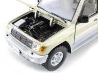 Cochesdemetal.es 1998 Mitsubishi Montero Long 3.5 V6 Champan 1:18 Sun Star 1227