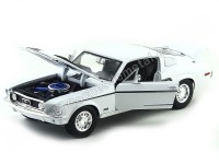 Cochesdemetal.es 1968 Ford Mustang GT Cobra Jet Blanco 1:18 Maisto 31167