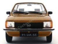 Cochesdemetal.es 1977 Opel Kadett C2 Cuatro Puertas Dorado 1:18 Triple-9 1800121