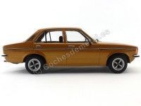 Cochesdemetal.es 1977 Opel Kadett C2 Cuatro Puertas Dorado 1:18 Triple-9 1800121