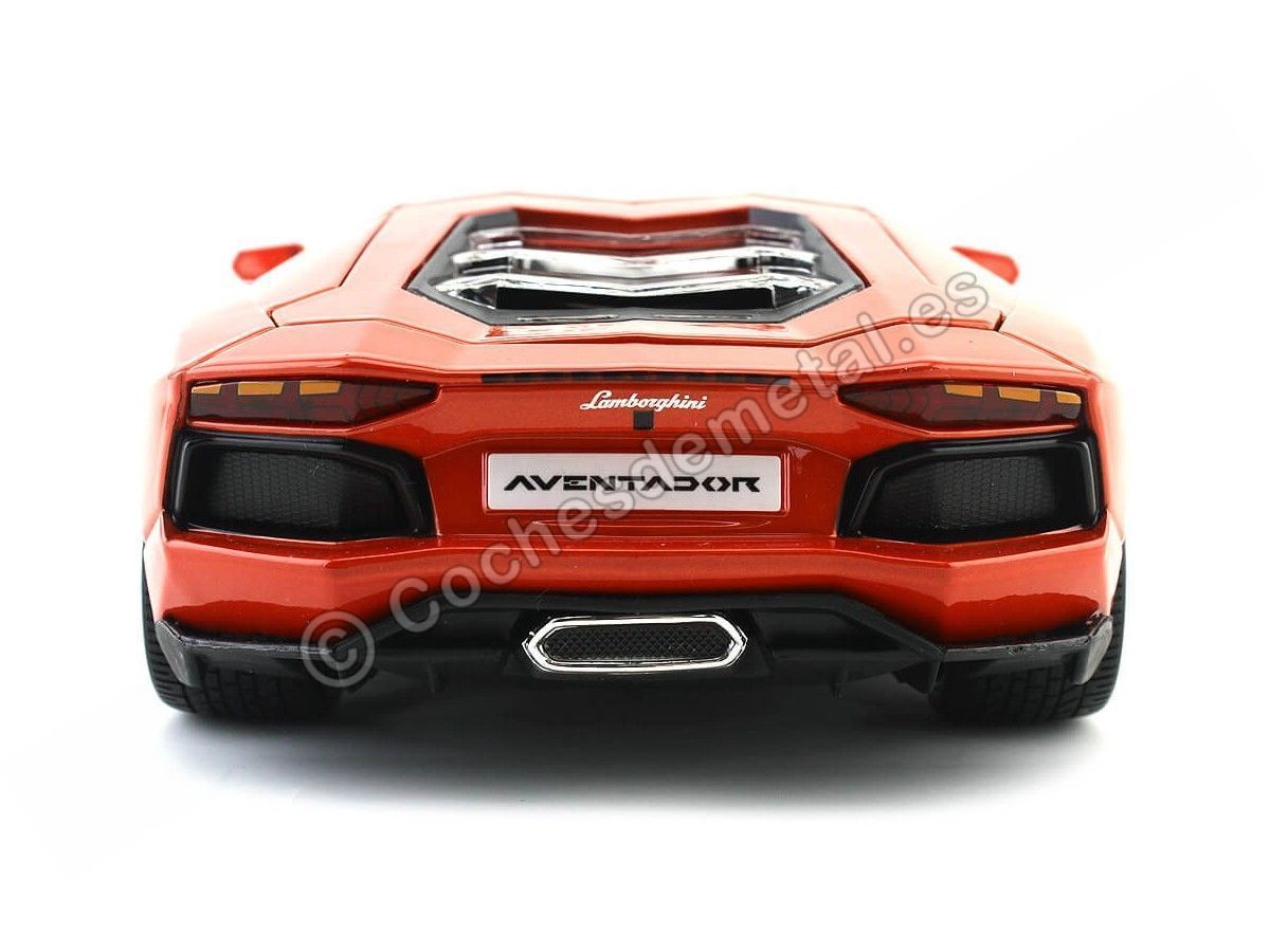 Bburago Lamborghini Aventador LP 700-4 orange 1:18 scale 11033