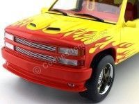 Cochesdemetal.es 1997 Chevrolet C-2500 Crew Cab Silverado "Kill Bill Pussy Wagon" 1:18 Greenlight 19015