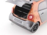 Cochesdemetal.es 2015 Smart Forfour Coupe (W453) Orange/Grey 1:18 Dealer Edition B66960298