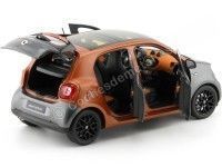 Cochesdemetal.es 2015 Smart Forfour Coupe (W453) Orange/Grey 1:18 Dealer Edition B66960298