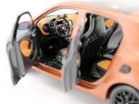 Cochesdemetal.es 2015 Smart Forfour Coupe (W453) Orange/Grey 1:18 Dealer Edition B66960298