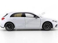 Cochesdemetal.es 2018 Mercedes-Benz A-Class W176 Digital White 1:18 Contourneur B66960429