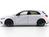 Cochesdemetal.es 2018 Mercedes-Benz A-Class W176 Digital White 1:18 Contourneur B66960429