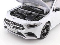 Cochesdemetal.es 2018 Mercedes-Benz A-Class W176 Digital White 1:18 Contourneur B66960429