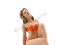 Cochesdemetal.es Figura de Resina "Bikini Girl November" 1:18 American Diorama 38175