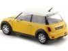 Cochesdemetal.es 2001 Mini Cooper S Amarillo-Blanco 1:24 Bburago 22124