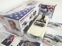 Cochesdemetal.es 1958 Lincoln Continental Mark III "Kennedy in Oregon" 1:18 Sun Star 4707