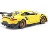 Cochesdemetal.es 2018 Porsche 911 (991 II) GT2 RS Amarillo 1:24 Maisto 31523