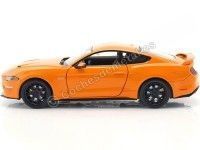 Cochesdemetal.es 2018 Ford Mustang GT 5.0 Cupe Naranja 1:24 Motor MAX 79352