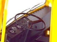 Cochesdemetal.es 1976 Camion Scania LBT 141 Tres Ejes Amarillo/Rojo 1:18 Road Kings 180015