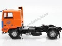 Cochesdemetal.es 1977 Camion Volvo F12 "Deutrans" Naranja/Azul 1:18 Road Kings 180034