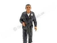 Cochesdemetal.es Figura de resina "Oficial de Policía I" 1:18 American Diorama 24011
