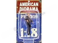 Cochesdemetal.es Figura de resina "Oficial de Policía I" 1:18 American Diorama 24011
