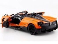 Cochesdemetal.es 2018 Pagani Huayra Roadster Naranja 1:24 Motor Max 79354