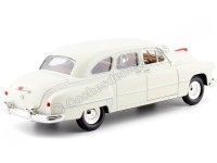 Cochesdemetal.es 1950 Wolga Gaz-12 (Zim) Crema 1:24 Lucky Diecast 24212