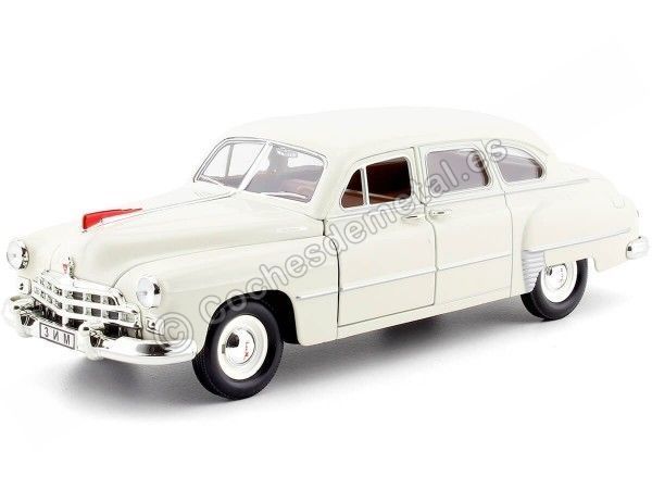 Cochesdemetal.es 1950 Wolga Gaz-12 (Zim) Crema 1:24 Lucky Diecast 24212