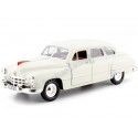 Cochesdemetal.es 1950 Wolga Gaz-12 (Zim) Crema 1:24 Lucky Diecast 24212