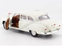 Cochesdemetal.es 1950 Wolga Gaz-12 (Zim) Crema 1:24 Lucky Diecast 24212