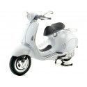 Cochesdemetal.es 2017 Vespa 946 Blanca 1:12 NewRay 57613